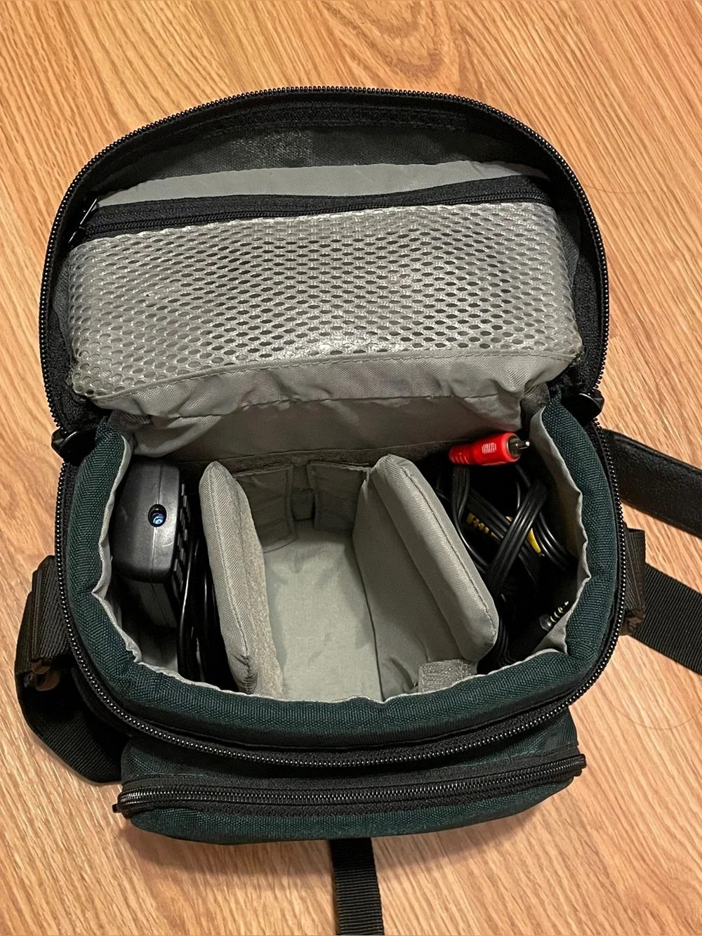 Canon ZR 25 Camcorder untested